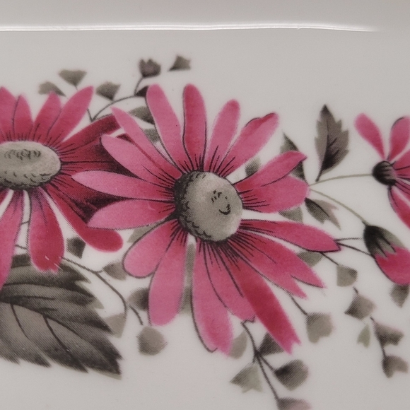 Delphine Bone China - Picture 15 of 15